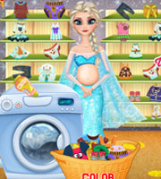 Pregnant Elsa Washing Clothes
